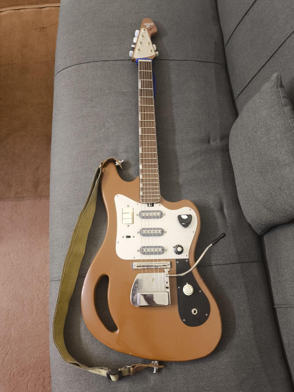 Ghirnatah, Musical Instruments, SAR 3750,  Teisco TG-64 Vintage 60