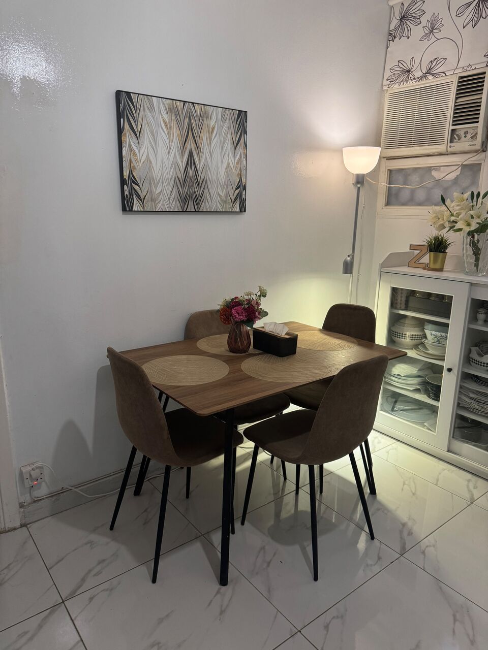 Riyadh, Furniture, SAR 500,  SR 500 DINING TABLE (Mint Condition)