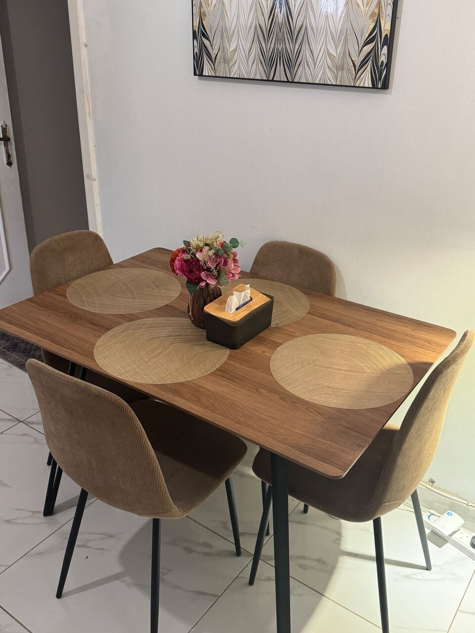 Riyadh, Furniture, SAR 500,  SR 500 DINING TABLE (Mint Condition)