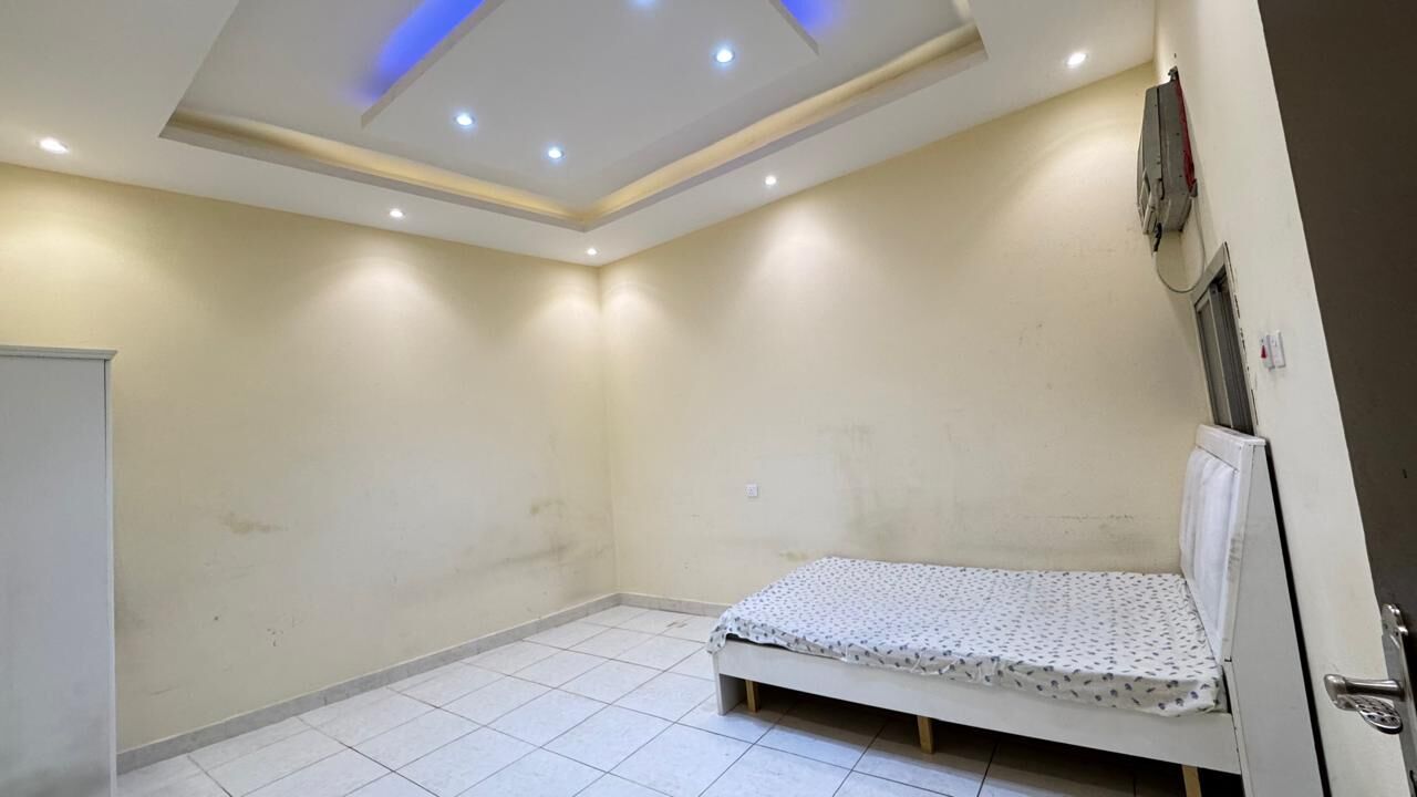 Hara, Apartments, Flats, Houses & Villas, SAR 1400/month,  Furnished,  Furnished Room Available In Flat For Professional Bachelor