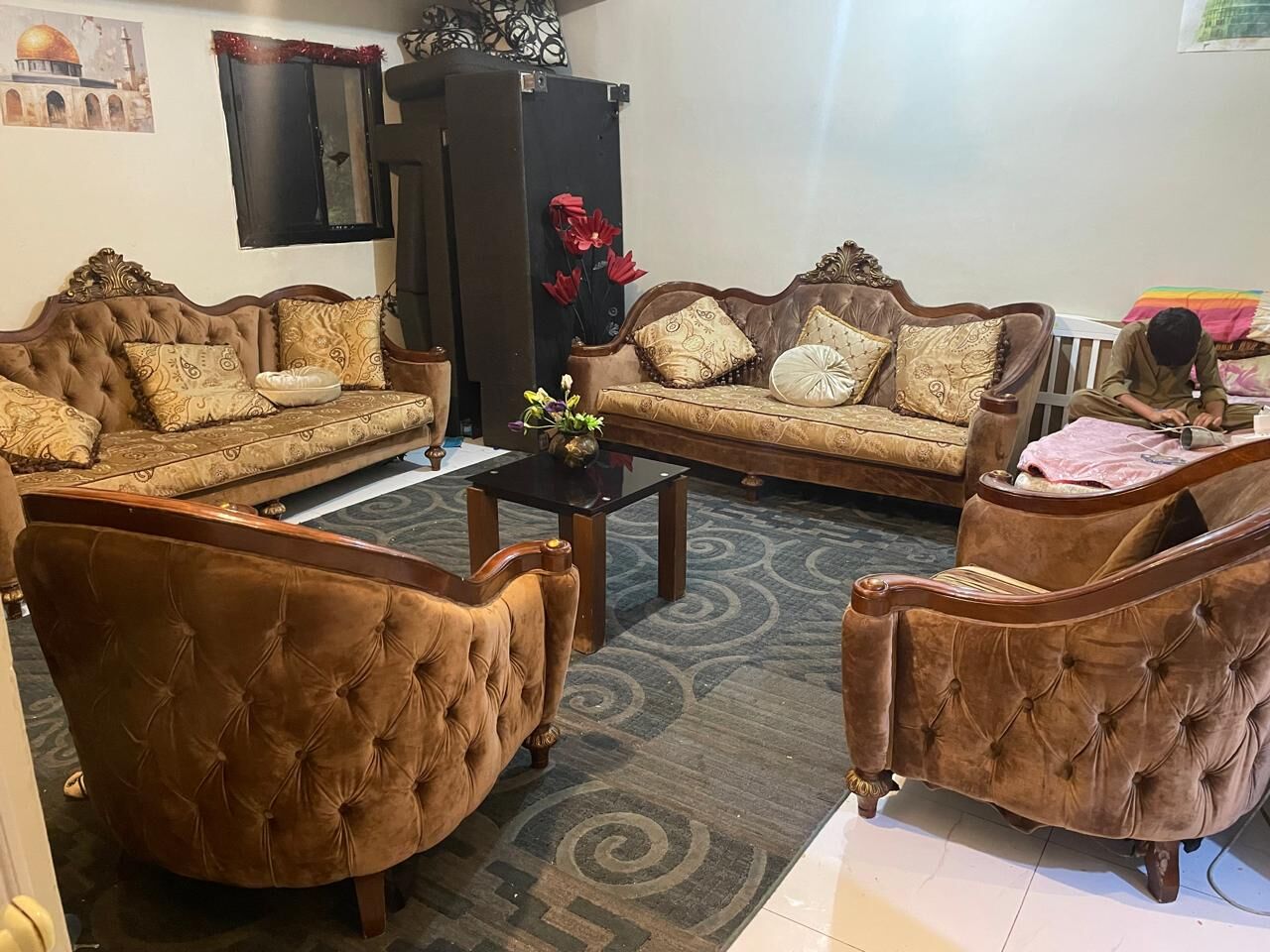 Jeddah, Furniture, SAR 230,  8 Seater Sofa Traditional Wood Edge With Center Table