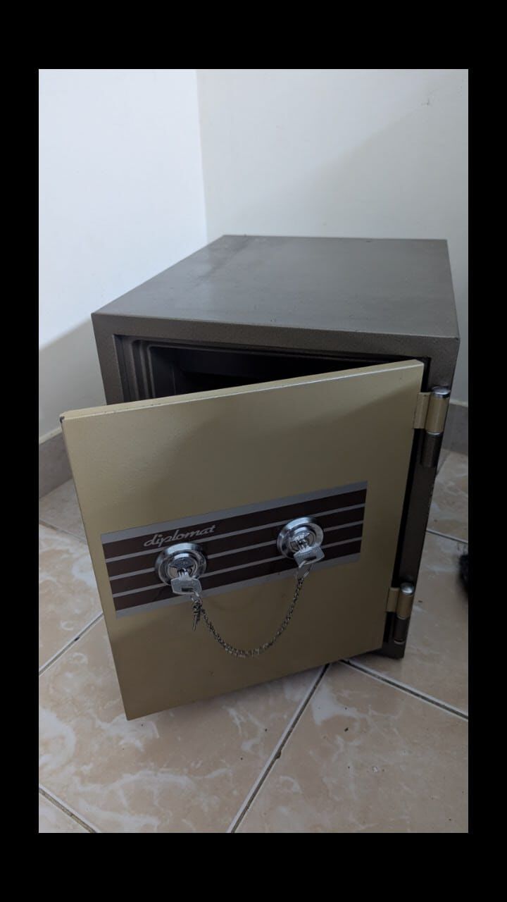 Tubli, Industrial Machinery, BHD 50,  Safe Locker & Cash Box For Urgent Sale