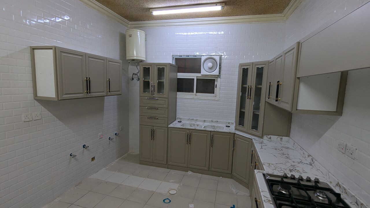 Riyadh, Household Items, SAR 2500,  URGENT SALE: Kitchen Cabinet And Dishwasher