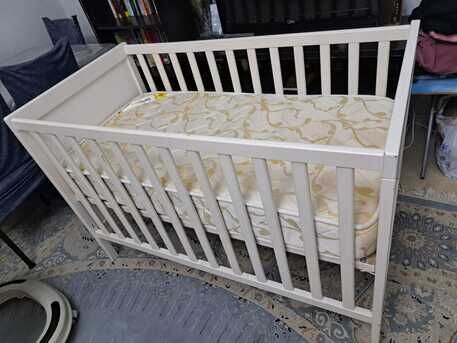 Madinat Al Ummal, Furniture, Baby Crib For Sale &ndash; Like New Condition