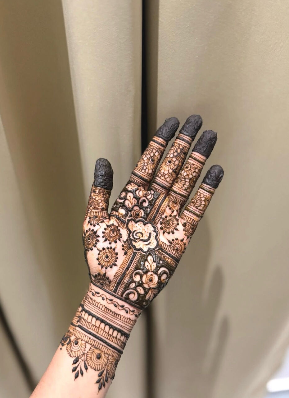 Tubli, Jobs, Henna(Mehandi) Artist