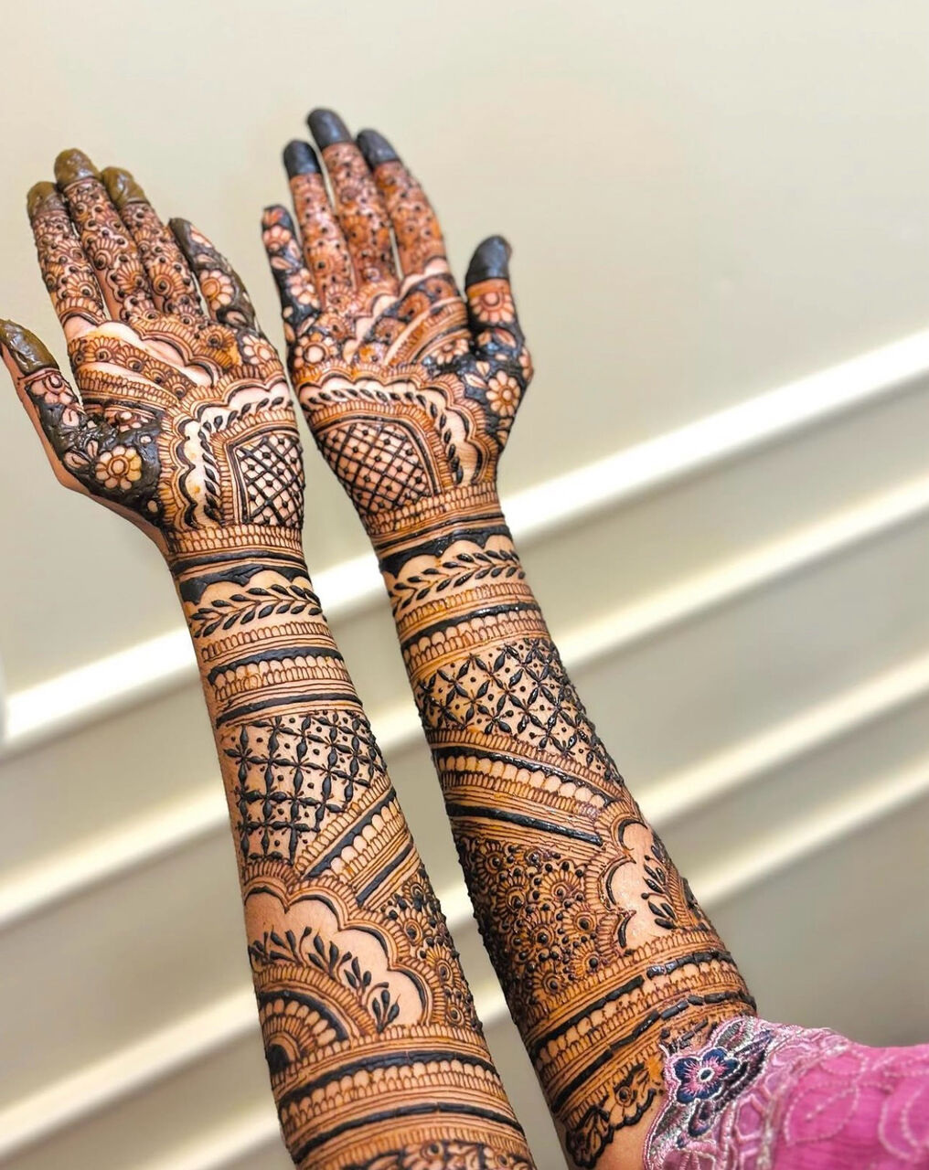 Tubli, Jobs, Henna(Mehandi) Artist