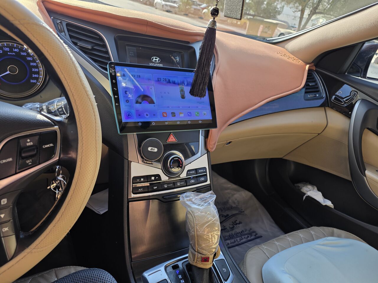 Riyadh, Vehicles, Cars & Trucks , SAR 23000,  Hyundai Azera,  2015,  Automatic,  219000 KM,    V6 Full Option &ndash; Luxury Sedan | Excellent Condition | Well Maintained |
