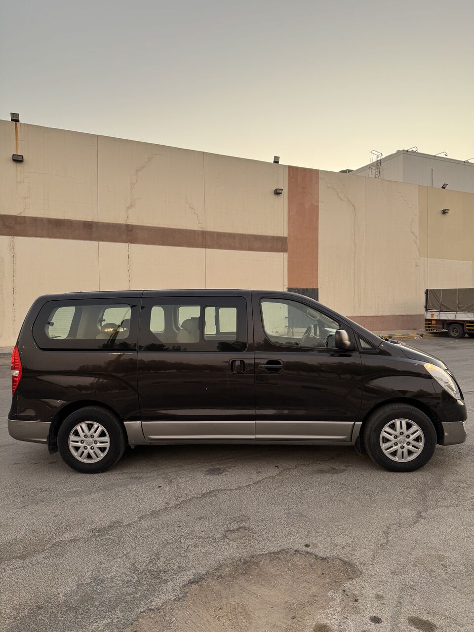 Riyadh, Vehicles, Cars & Trucks , SAR 50000,  Hyundai H1,  2018,  Automatic,  206000 KM,    For Sale