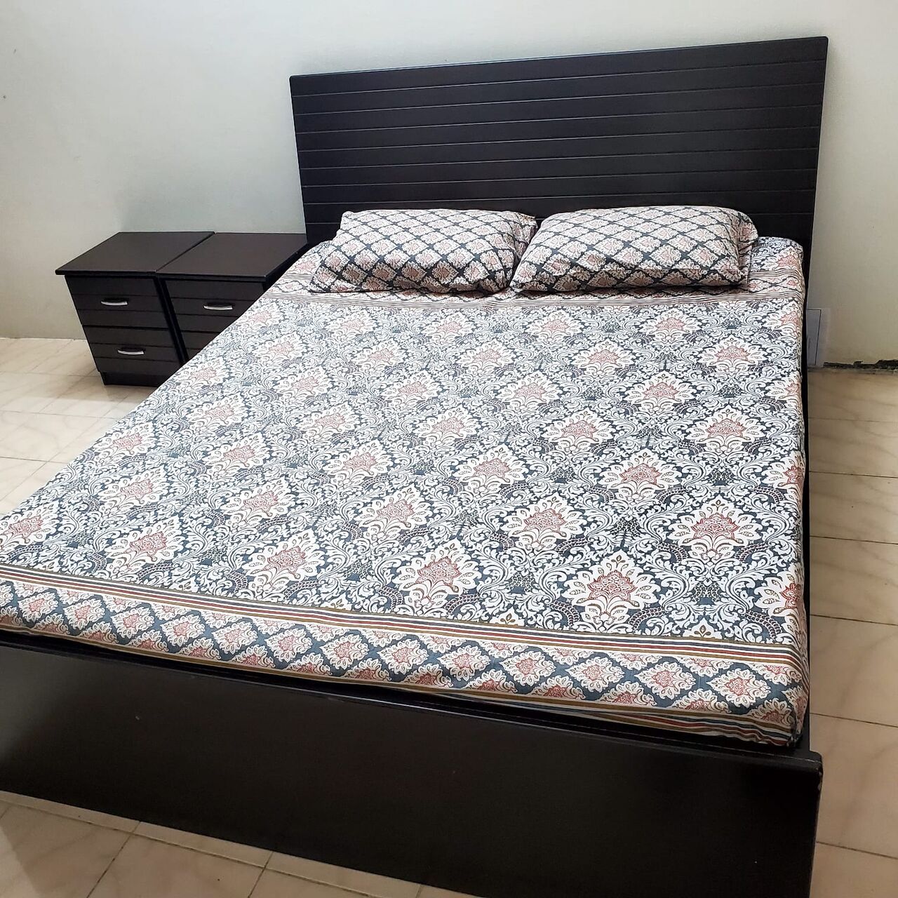 Riyadh, Furniture, SAR 500,  Bed With Side Table