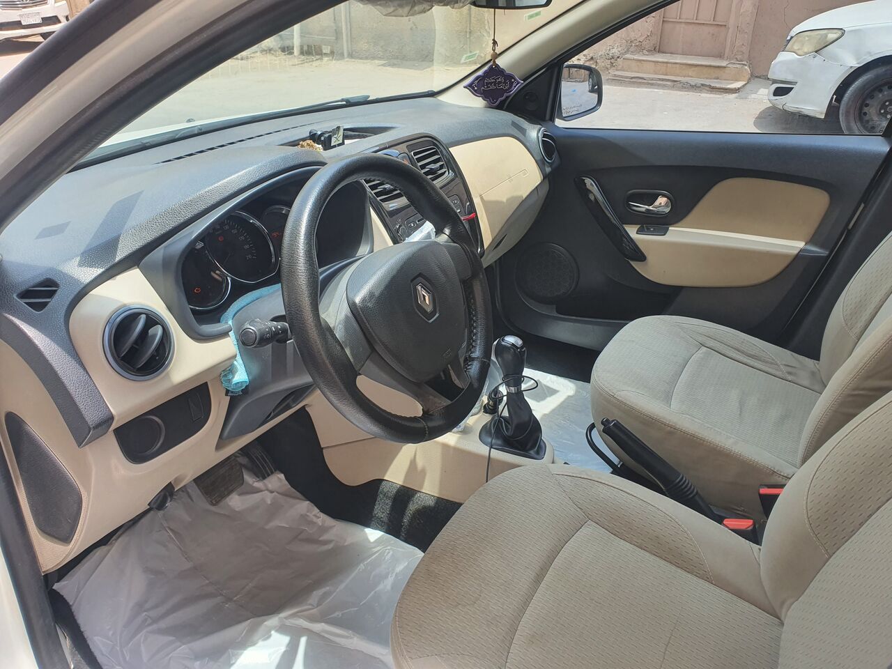 Riyadh, Vehicles, Cars & Trucks , SAR 11500,  Renault Symbol,  2016,  Automatic,  191000 KM,