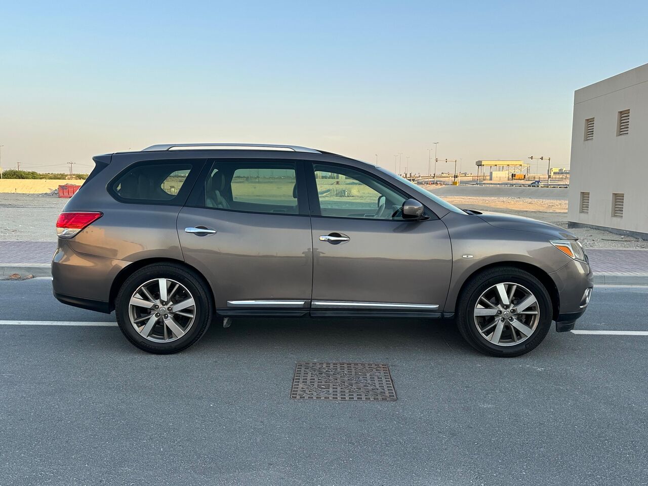 Riffa, Vehicles, Cars & Trucks , BHD 2500,  Nissan Pathfinder Full Option,  2014,  Automatic,  131000 KM,  Neat And Clean Car