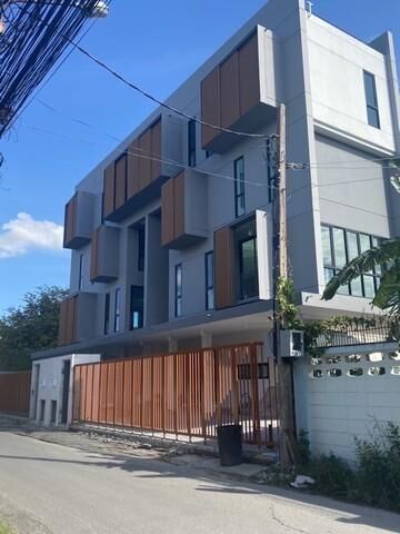 Bangkok, Villas, THB 75000,  50 Sq. Feet,  Home Office For Rent, 3.5 Floors, 50 Sq M, Soi Ratchada 32, Chatuchak District, Near MRT