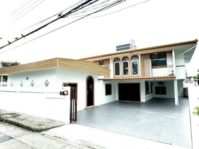 Bangkok, Villas, THB 75000,  80 Sq. Feet,  Home Office For Rent, 2 Floors, Corner Unit, 405 Sq M, Sutthisan Area, Lat Phrao 48, Near