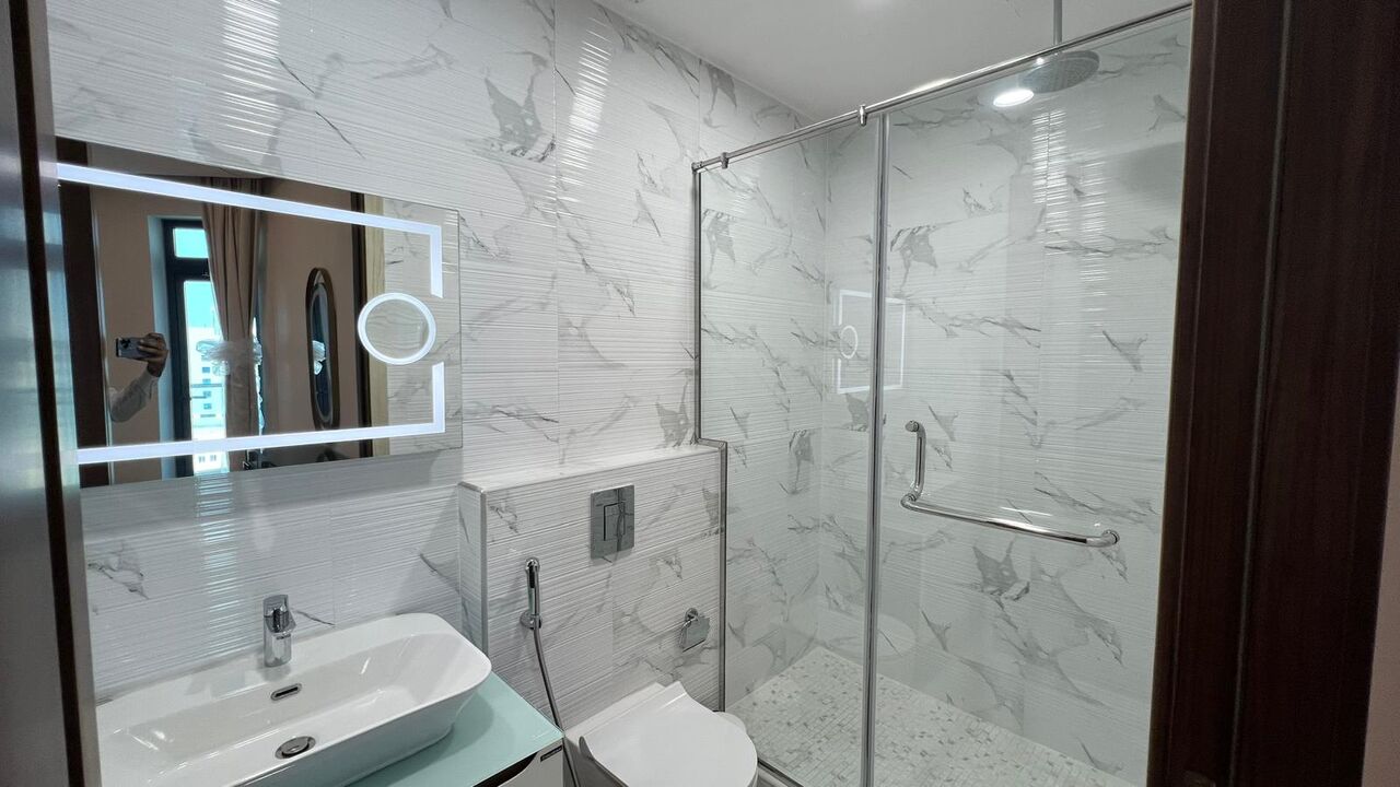 Sanabis, Apartments, Flats, Houses & Villas, BHD 550/month,  Furnished,  3 BR,  150 Sq. Meter,  3 BR Furnished Flat With Balcony In Sanabis 550 BD
