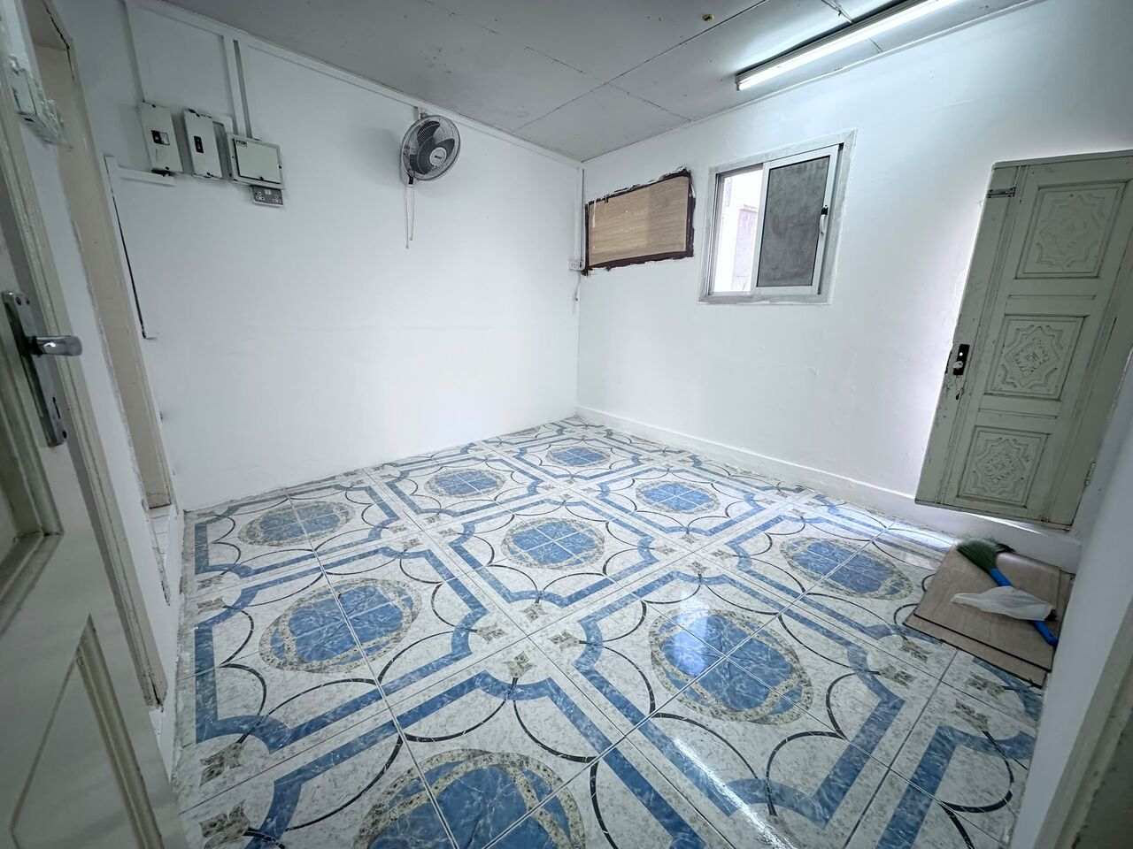 Salmaniya, Apartments, Flats, Houses & Villas, BHD 130/year,  1 BR,  Salmaniya:- 1Bhk Flat On Rent With Unlimited Ewa..