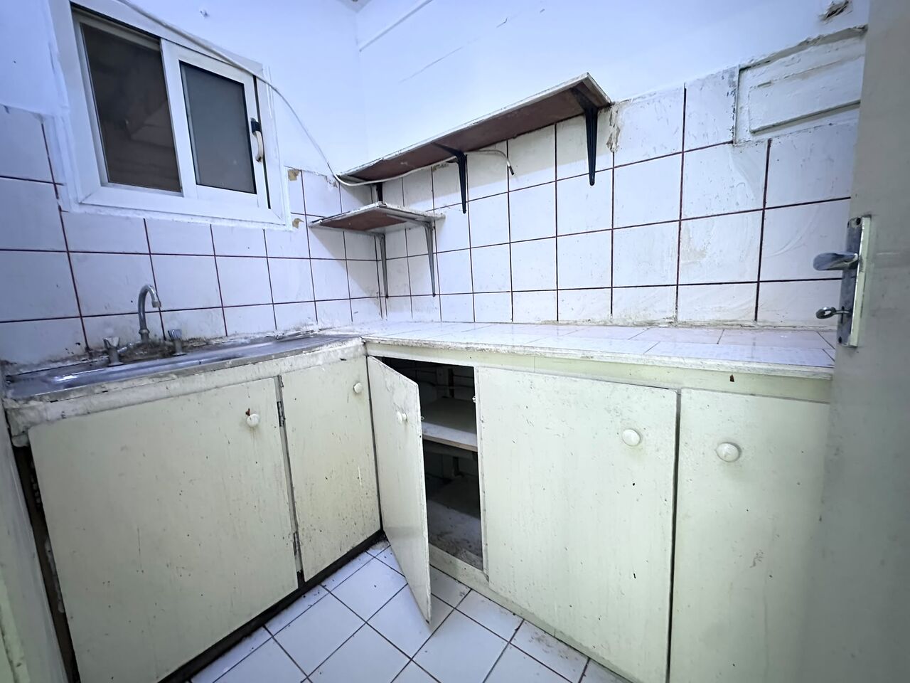 Salmaniya, Apartments, Flats, Houses & Villas, BHD 130/year,  1 BR,  Salmaniya:- 1Bhk Flat On Rent With Unlimited Ewa..