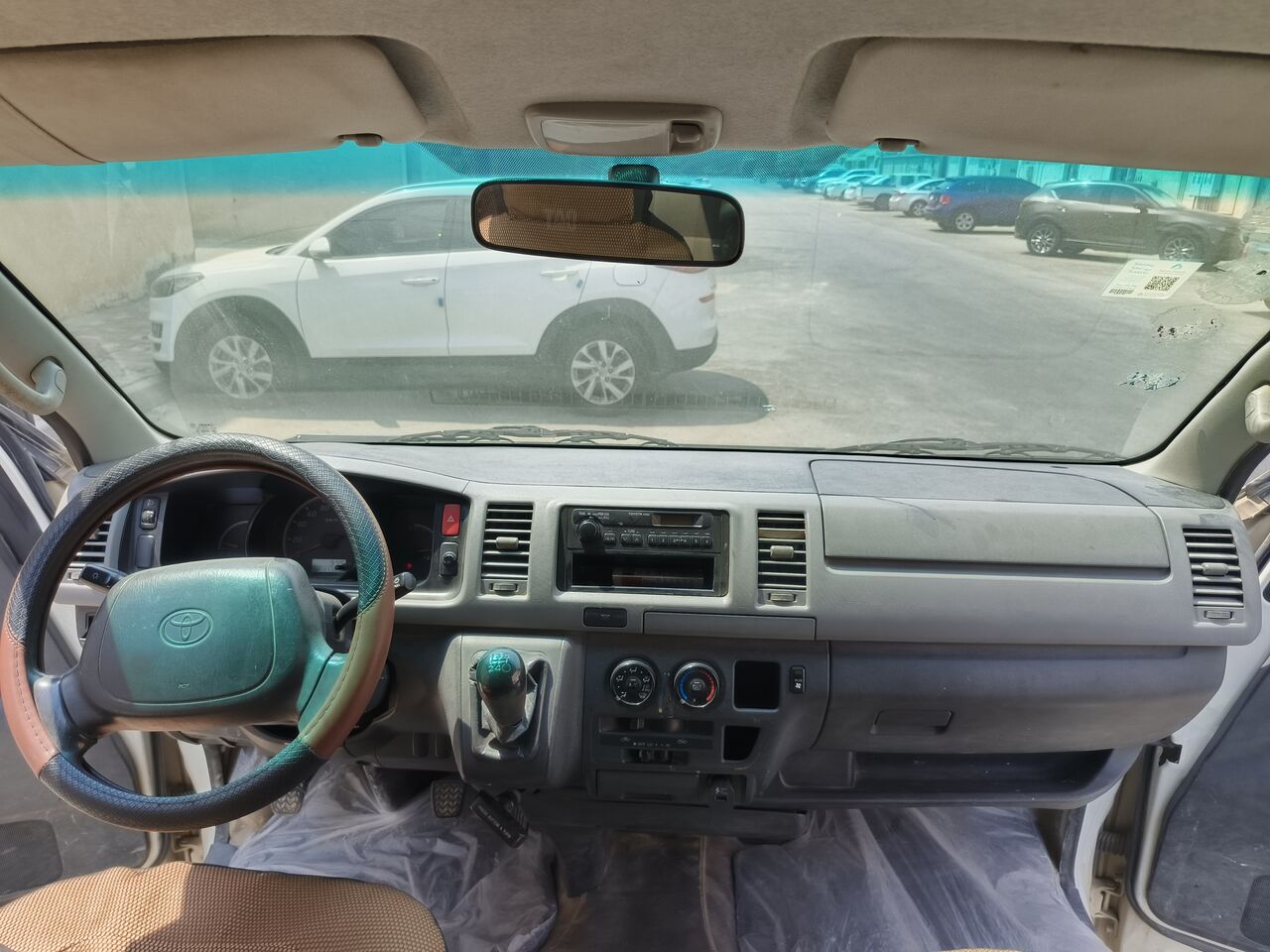 Jubail, Vehicles, Cars & Trucks , Toyoya Hiace,  2013,  Manual,  313000 KM,  Toyota Hiace 13 Seater Available For Monthly Rent With Driver