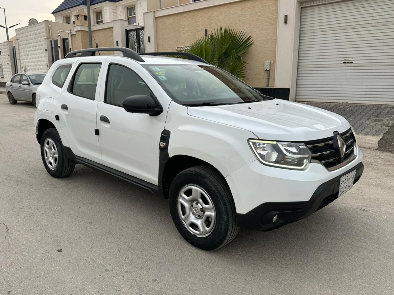 Riyadh, Vehicles, Cars & Trucks , SAR 33000,  Renault Duster,  2023,  Automatic,  167000 KM,    With 4x4 Option And Very Good Price 1st Owner