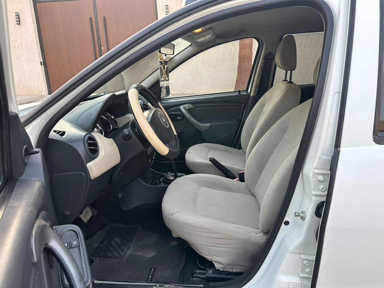Riyadh, Vehicles, Cars & Trucks , SAR 17000,  Renault Duster,  2016,  Automatic,  130000 KM,    Mid Option N Low Odo Good Price 2nd Owner