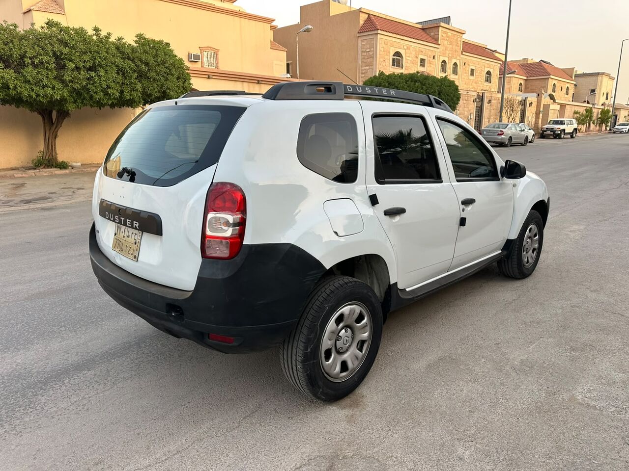 Riyadh, Vehicles, Cars & Trucks , SAR 17000,  Renault Duster,  2016,  Automatic,  130000 KM,    Mid Option N Low Odo Good Price 2nd Owner