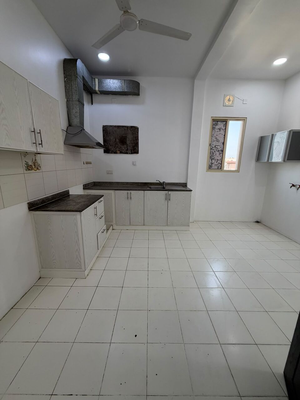 Kabul, Apartments, Flats, Houses & Villas, AFN 220/year,  3 BR,  100 Sq. Meter,  للإيجار شقة كبيرة في المالكية