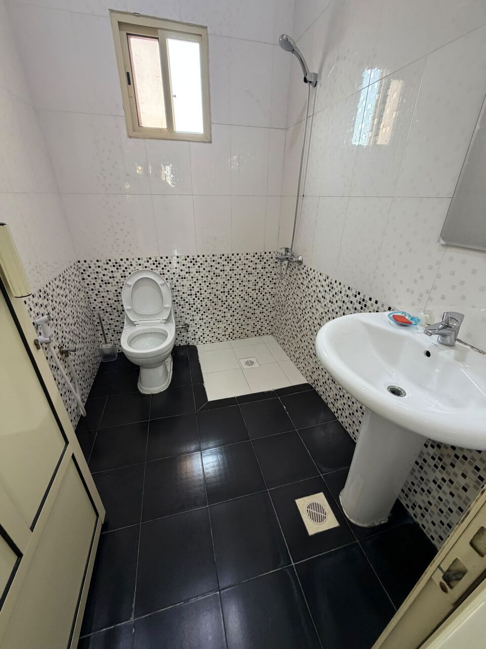 Kabul, Apartments, Flats, Houses & Villas, AFN 220/year,  3 BR,  100 Sq. Meter,  للإيجار شقة كبيرة في المالكية