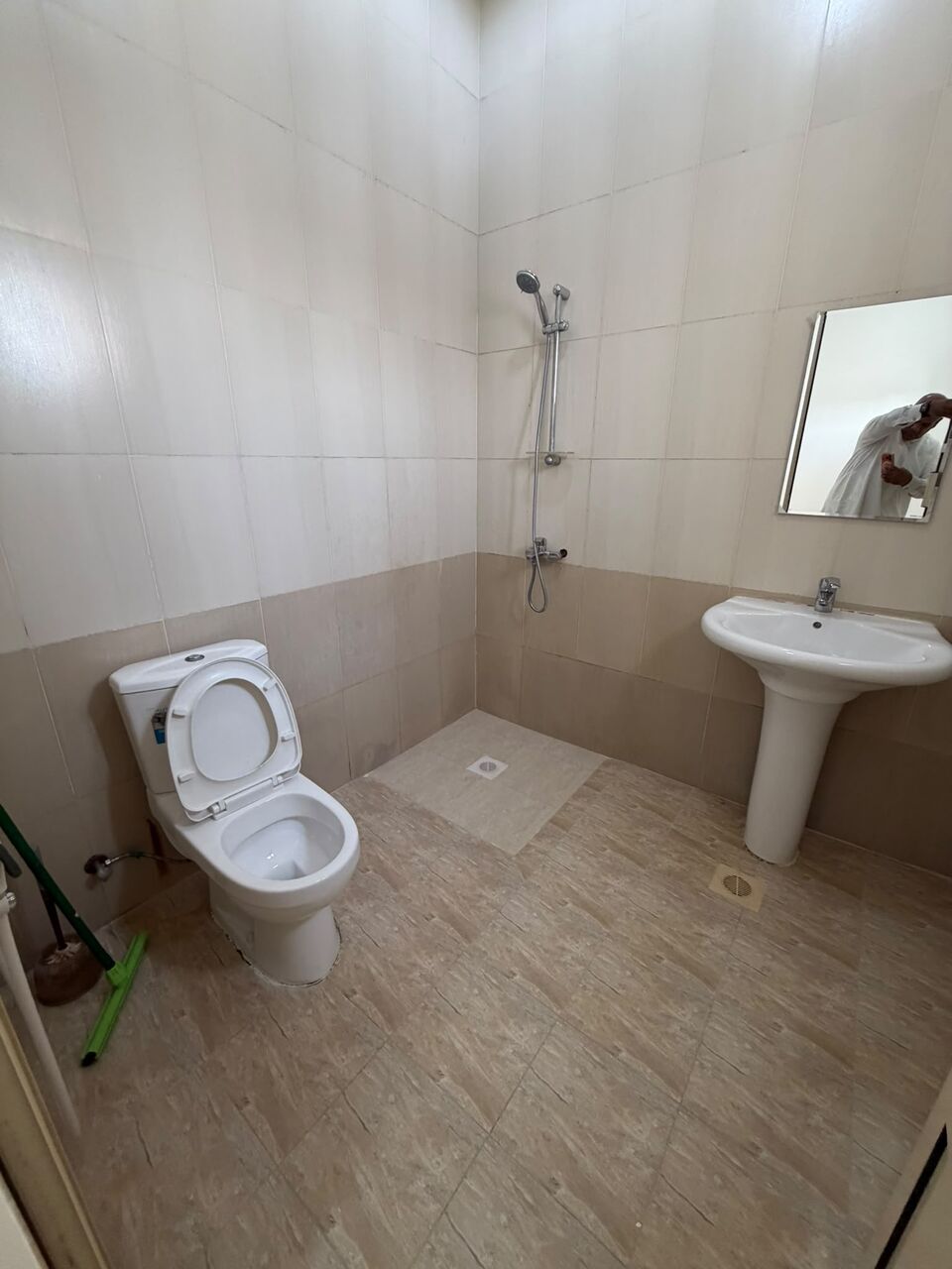 Kabul, Apartments, Flats, Houses & Villas, AFN 220/year,  3 BR,  100 Sq. Meter,  للإيجار شقة كبيرة في المالكية