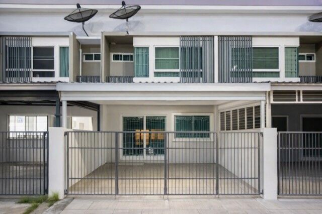 Bangkok, Villas, THB 15998,  22 Sq. Feet,  Near MRT Sri Dan, 22 Sq M. With Parking, MRT Sri Bearing 1.2 Km. Townhome, 2 Bedrooms, 3
