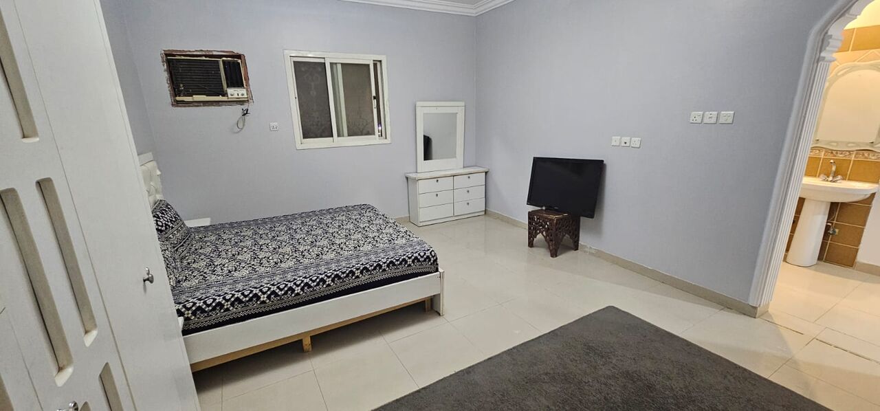 Dhahrat Laban, Apartments, Flats, Houses & Villas, SAR 2000/month,  1 BR,  Furnished Family Apartment Available For A Professional Lady Or Small Family Only,