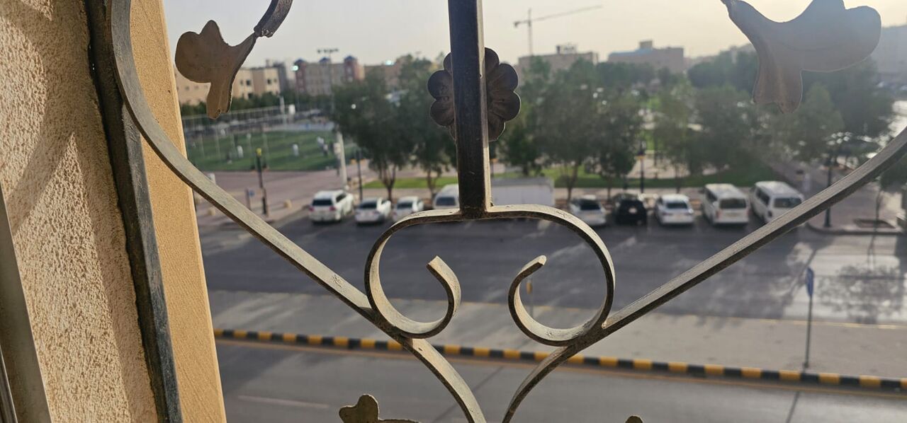 Dhahrat Laban, Apartments, Flats, Houses & Villas, SAR 2000/month,  1 BR,  Furnished Family Apartment Available For A Professional Lady Or Small Family Only,