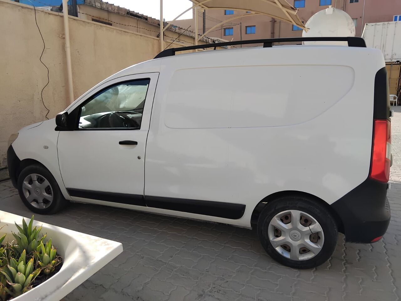 Manama, Vehicles, Cars & Trucks , BHD 1000,  Renault - Dokker Van,  2016,  Manual,  233519 KM,  Renault Dokker Mini Van