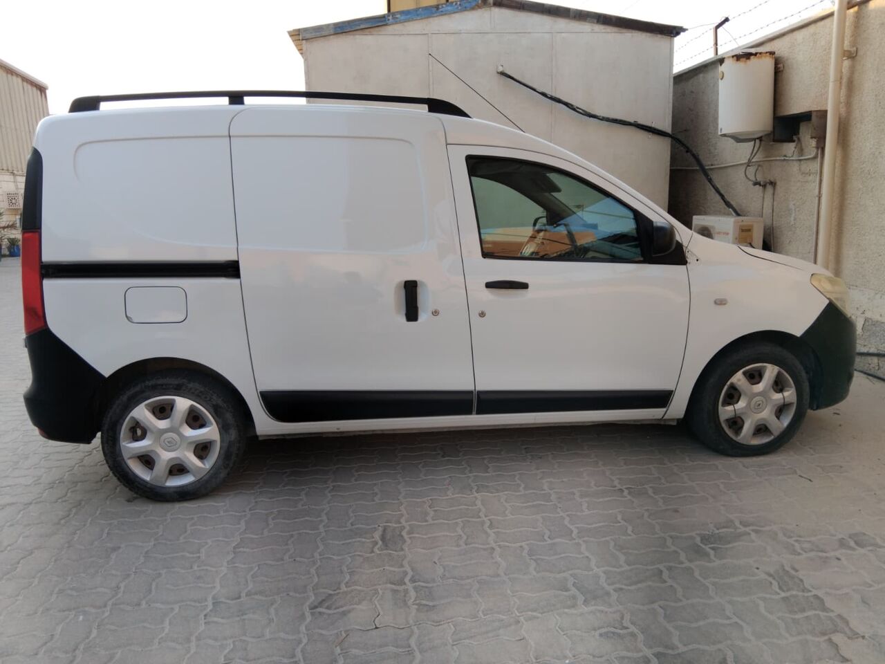 Manama, Vehicles, Cars & Trucks , BHD 1000,  Renault - Dokker Van,  2016,  Manual,  233519 KM,  Renault Dokker Mini Van