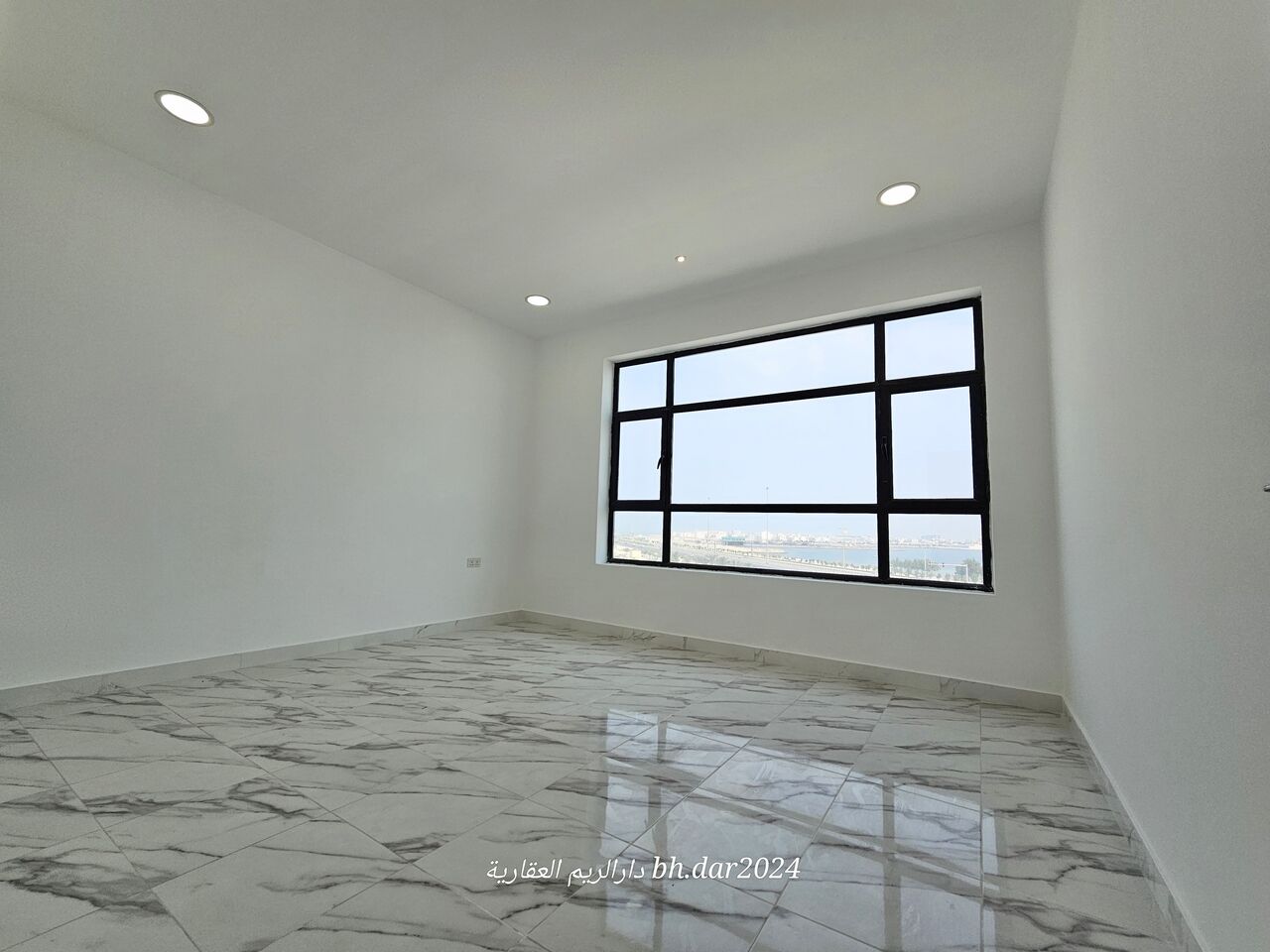 Manama, Apartments, Flats, Houses & Villas, BHD 220/year,  2 BR,  Qalali City/high End Apartment For Rent Including Electricity Sea View