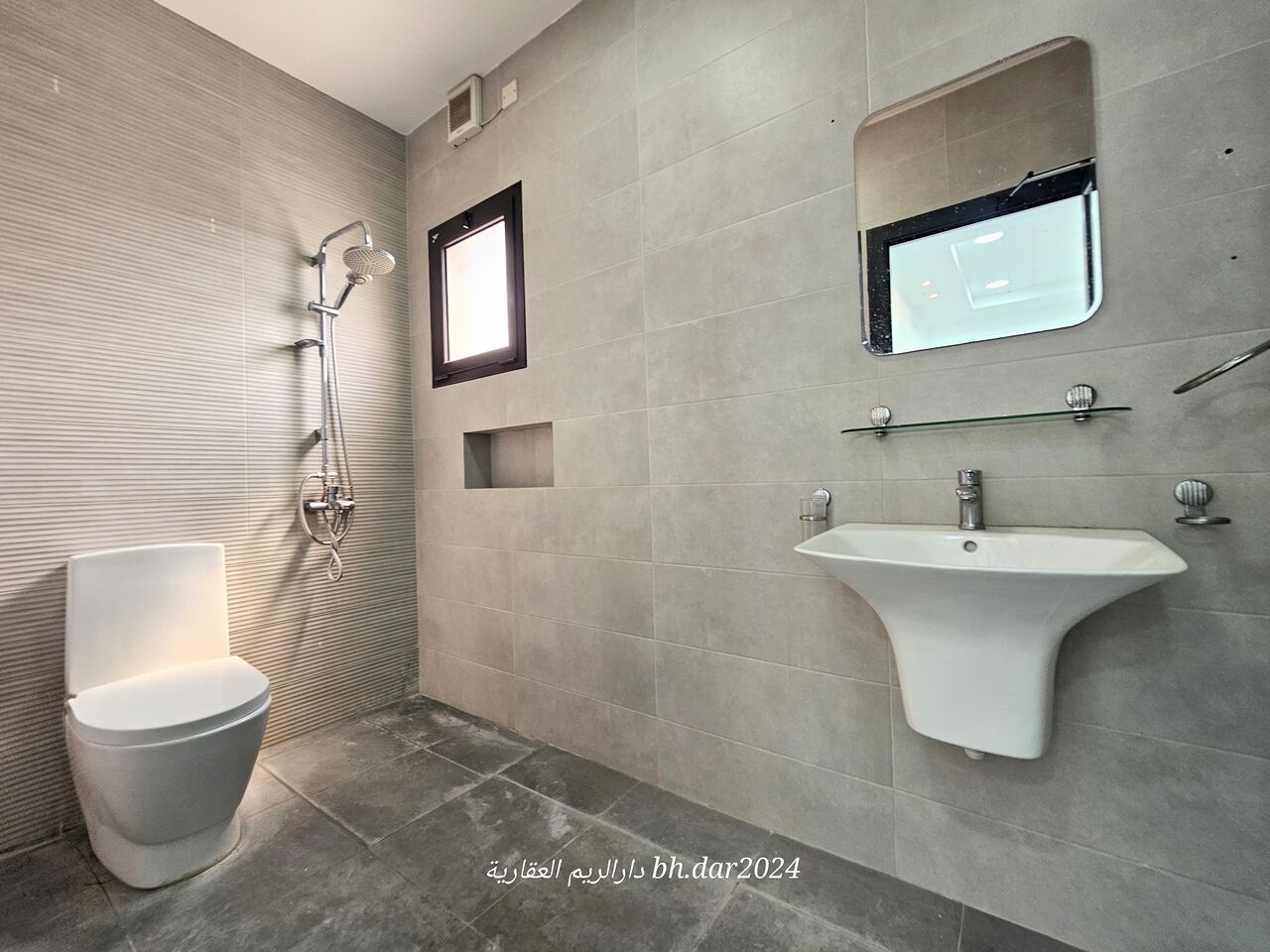 Manama, Apartments, Flats, Houses & Villas, BHD 220/year,  2 BR,  Qalali City/high End Apartment For Rent Including Electricity Sea View