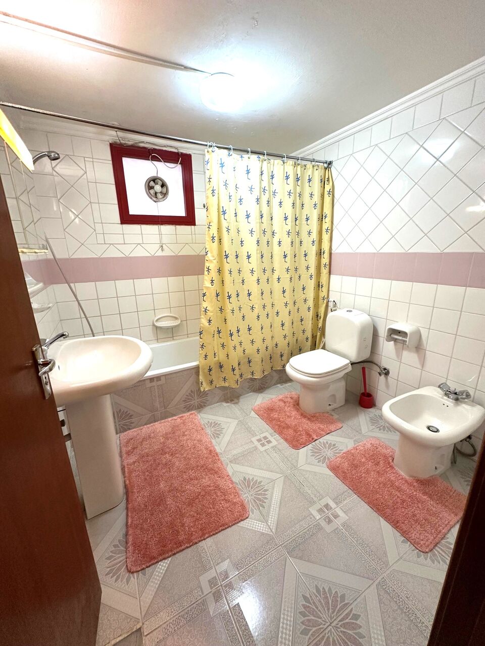 Hawalli, Apartments, Flats, Houses & Villas, KWD 450/month,  3 BR,  160 Sq. Meter,  Peace And Quiet In A Lovely 3-Bedroom Apartment