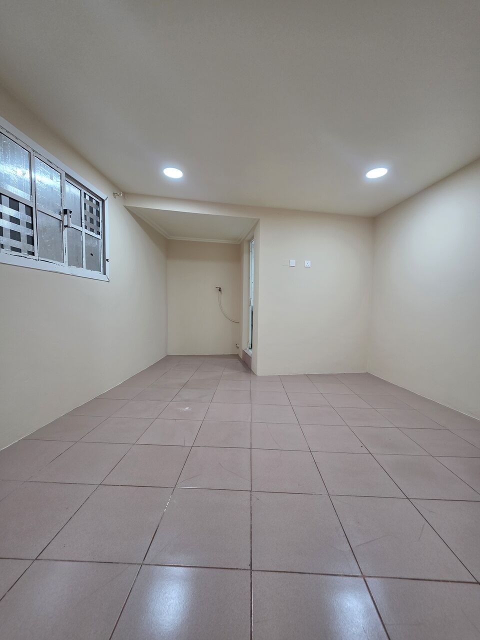 Hoora, Apartments, Flats, Houses & Villas, BHD 130/month,  Studio,  - Neet & Clean Semi Furnished Spacious Studio Flat With Unlimited Ewa @130/BD In Hoora