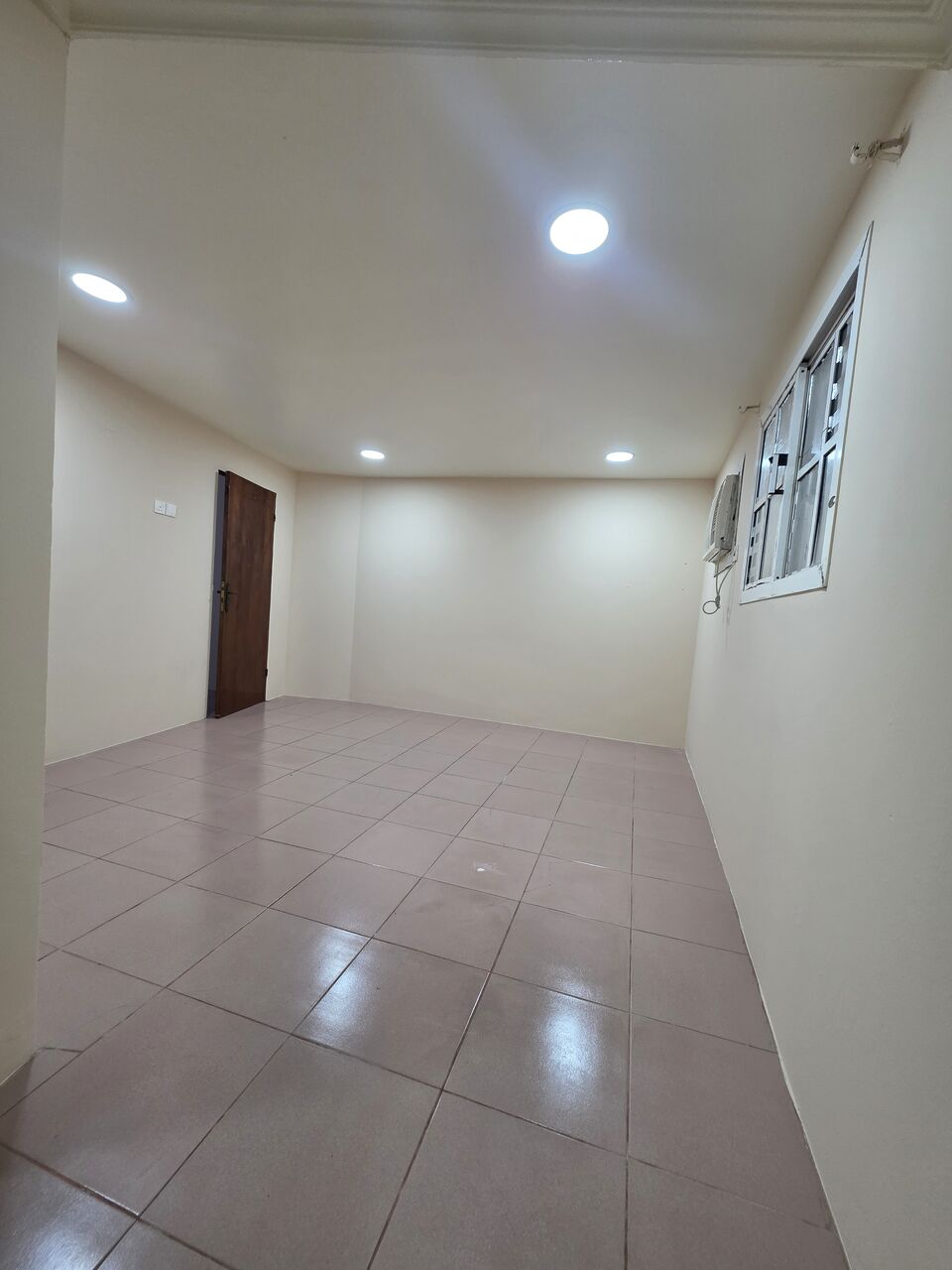 Hoora, Apartments, Flats, Houses & Villas, BHD 130/month,  Studio,  - Neet & Clean Semi Furnished Spacious Studio Flat With Unlimited Ewa @130/BD In Hoora