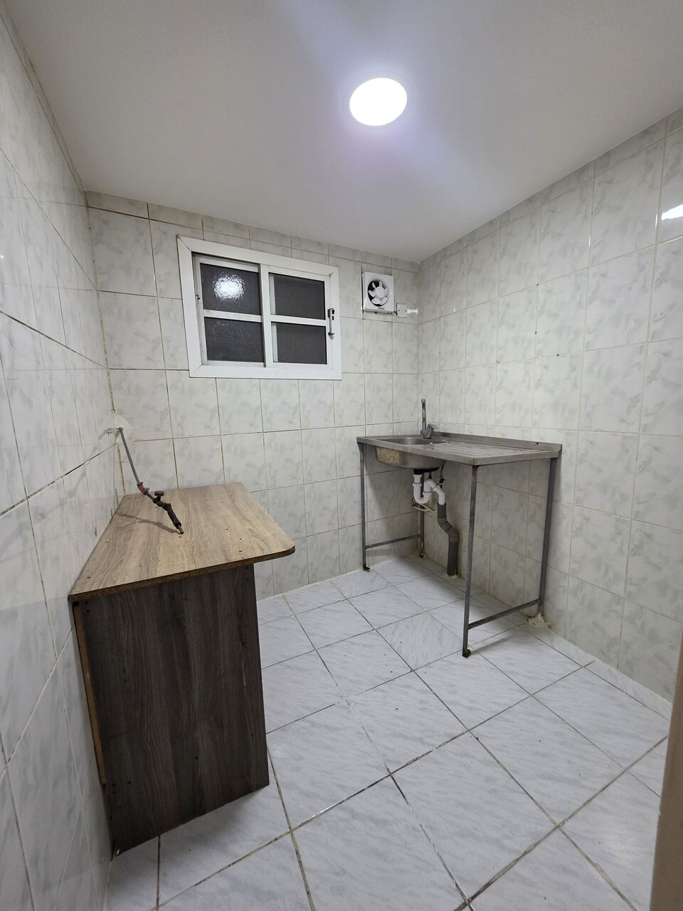 Hoora, Apartments, Flats, Houses & Villas, BHD 130/month,  Studio,  - Neet & Clean Semi Furnished Spacious Studio Flat With Unlimited Ewa @130/BD In Hoora