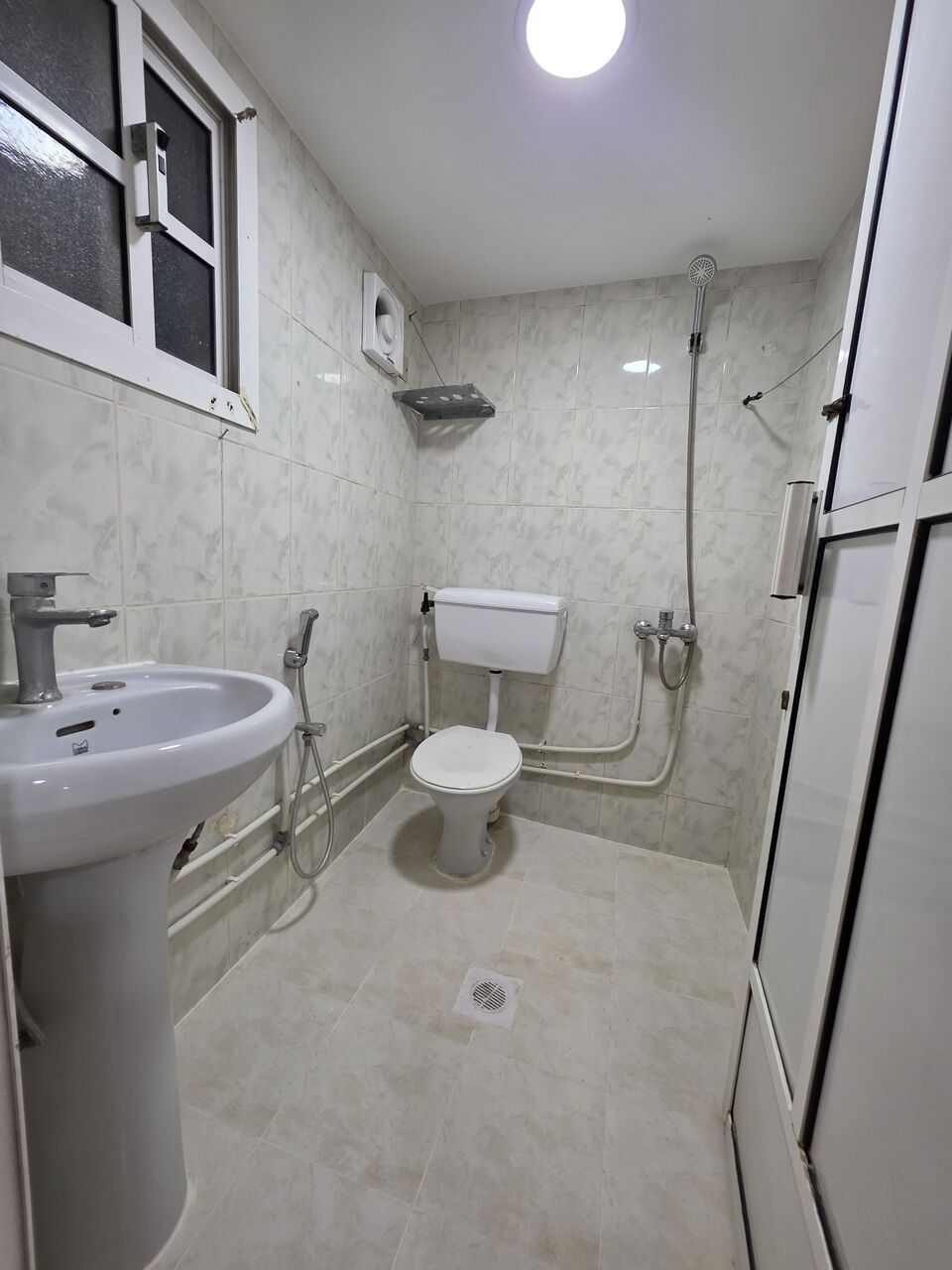 Hoora, Apartments, Flats, Houses & Villas, BHD 130/month,  Studio,  - Neet & Clean Semi Furnished Spacious Studio Flat With Unlimited Ewa @130/BD In Hoora