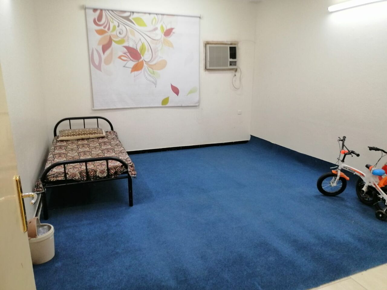Umm Al Hamam, Rooms for Rent, SAR 1200/month,  Furnished,  I Am Offering One Room In A 3BHK Family Apartment With A Separate Toilet (no Kitchen), Loc