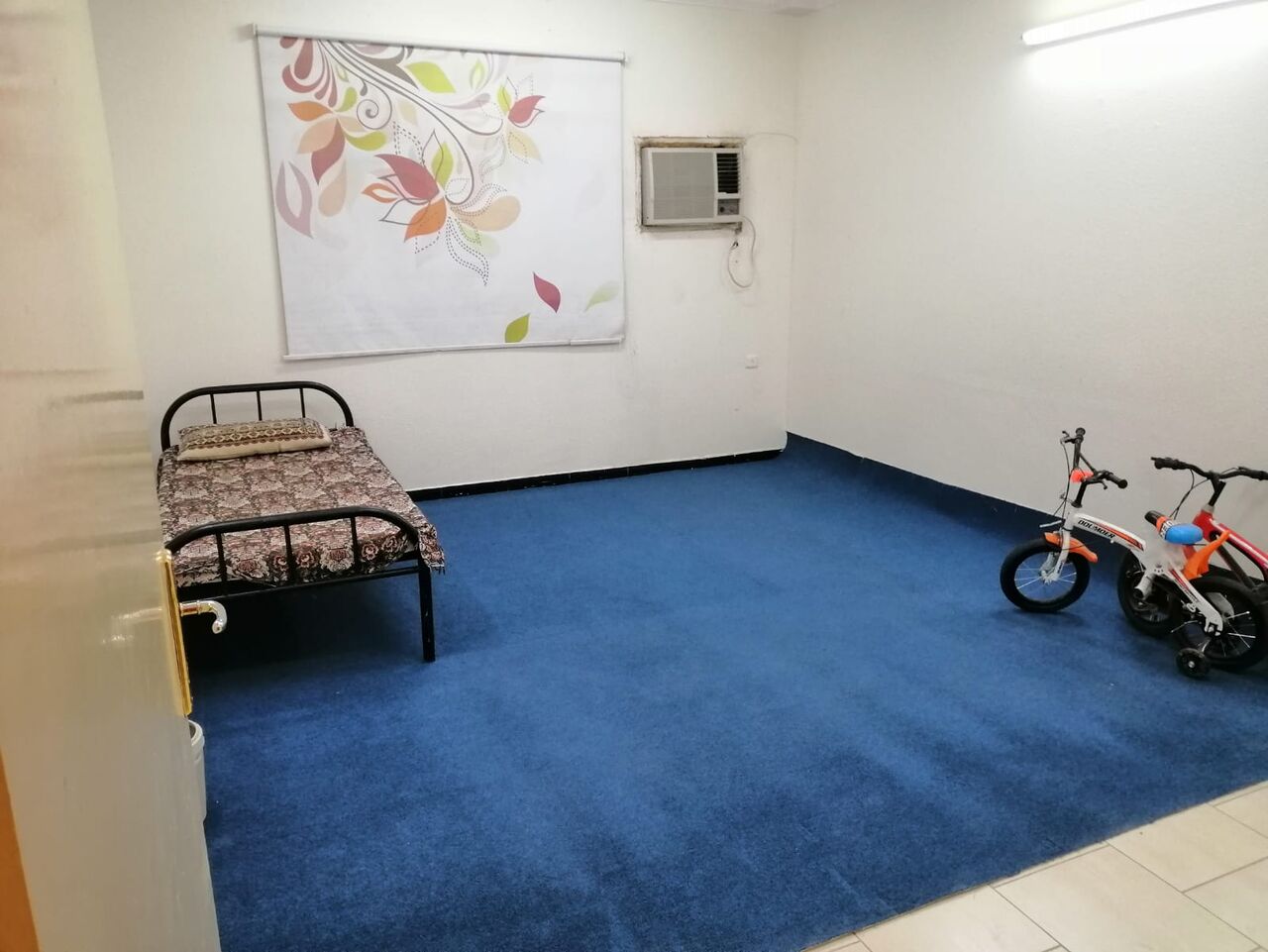 Umm Al Hamam, Rooms for Rent, SAR 1200/month,  Furnished,  I Am Offering One Room In A 3BHK Family Apartment With A Separate Toilet (no Kitchen), Loc