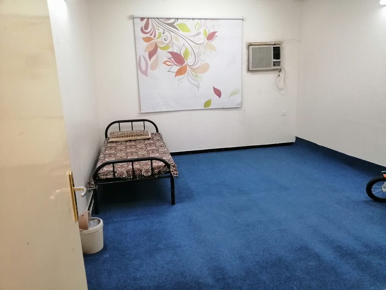 Umm Al Hamam, Rooms for Rent, SAR 1200/month,  Furnished,  I Am Offering One Room In A 3BHK Family Apartment With A Separate Toilet (no Kitchen), Loc