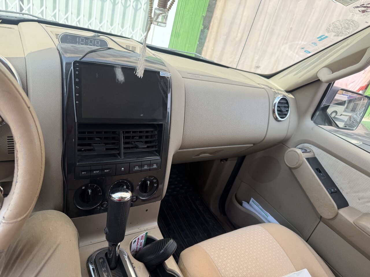Riyadh, Vehicles, Cars & Trucks , SAR 20000,  Ford Explorer 2010,  2010,  Automatic,  434000 KM,   Excellent Condition