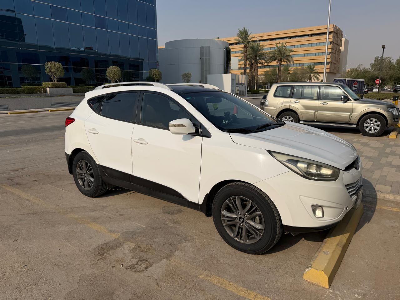 Riyadh, Vehicles, Cars & Trucks , SAR 35000,  Hyundai Tucson,  2016,  Automatic,  217000 KM,  , ,  Full Option 4WD