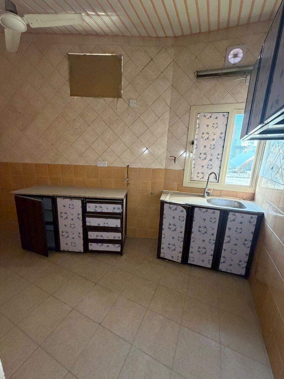 Kabul, Apartments, Flats, Houses & Villas, AFN 140/year,  100 Sq. Meter,  للايجار شقة في عالي