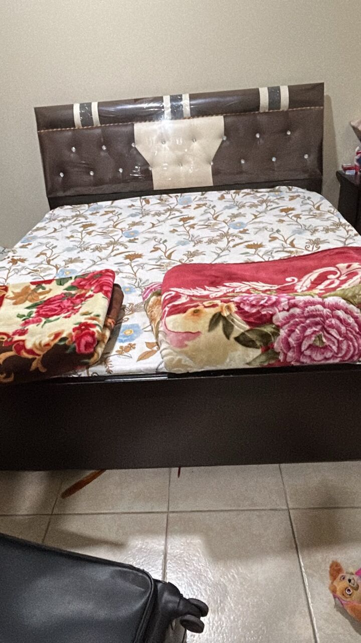 Al Rakah Al Shamaliyah, Furniture, SAR 400,  King Size Bed,For Sale,Very Good Condition,Rakah,Khobar