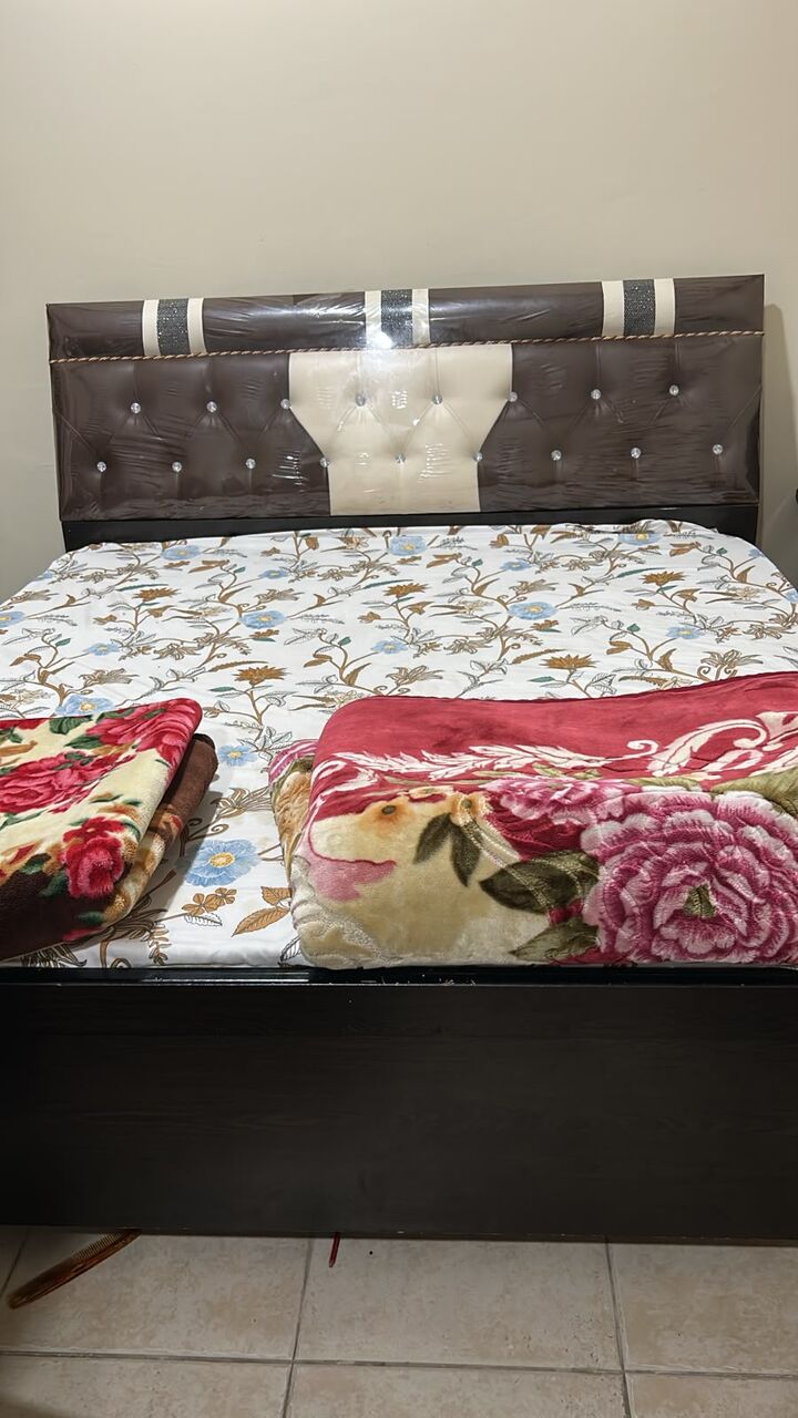 Al Rakah Al Shamaliyah, Furniture, SAR 400,  King Size Bed,For Sale,Very Good Condition,Rakah,Khobar