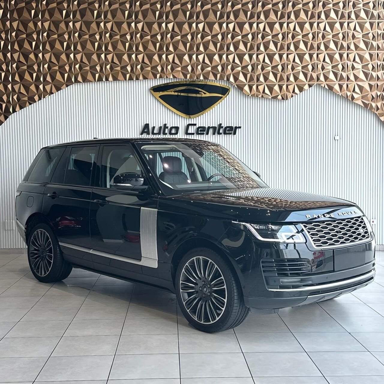 Riffa, Vehicles, Cars & Trucks , BHD 17100,  RANGE ROVER VOGUE L405 2019 BLACK,  2019,  Automatic,  90000 KM,