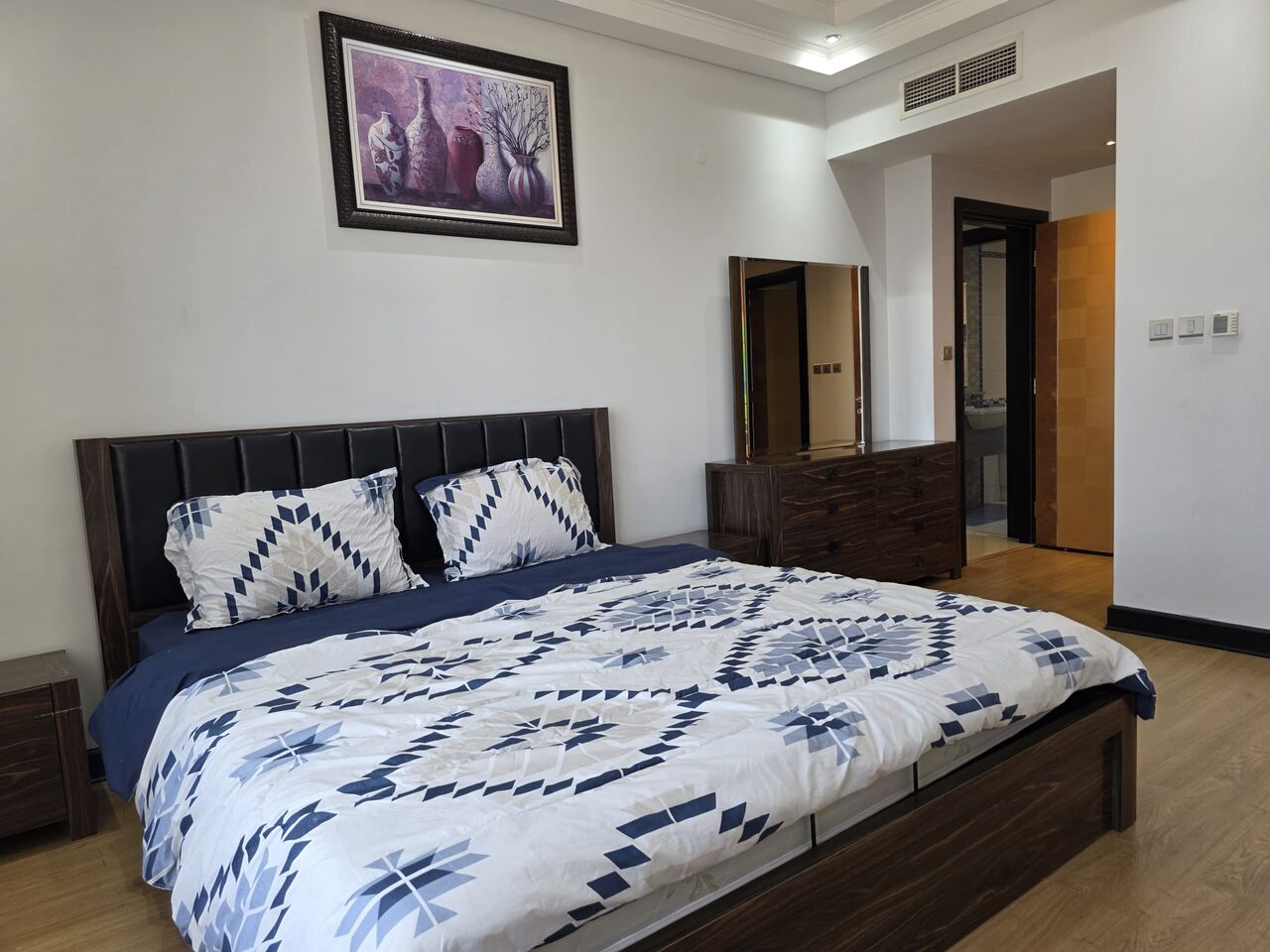 Manama, Apartments, Flats, Houses & Villas, BHD 400/month,  2 BR,  134 Sq. Meter,  HIGH END LIVING EXPERIENCE IN A GATED COMMUNITY VIBE