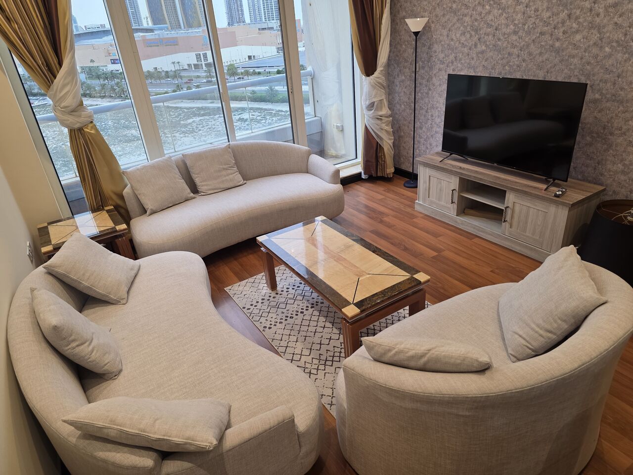 Manama, Apartments, Flats, Houses & Villas, BHD 380/month,  Furnished,  2 BR,  114 Sq. Meter,  RENT BD.380 STUNNING WEEKEND LIMITED OFFER/MID FLOOR/KIDS WORLD